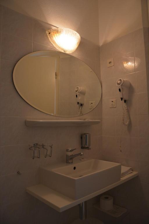 Hotel Villa Selva Лугано Стая снимка