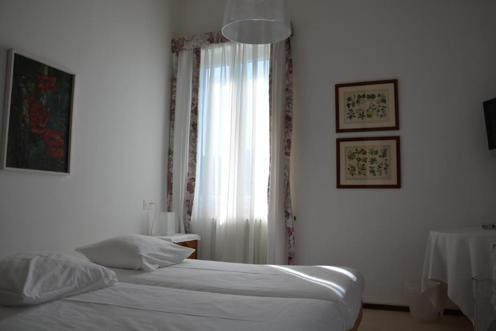 Hotel Villa Selva Лугано Стая снимка